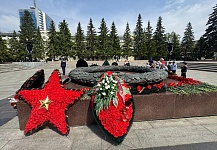 Сотрудники "УСТЭК-Челябинск" возложили цветы к Вечному огню 